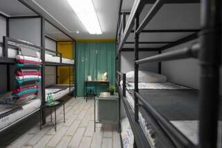 Хостелы Хостел 128 Минск Спальное место на двухъярусной кровати в общем номере для мужчин-1