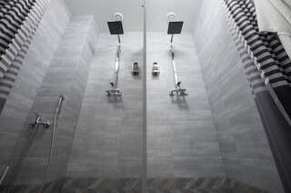 Хостелы Хостел 128 Минск Спальное место на двухъярусной кровати в общем номере для мужчин-2