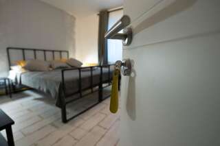 Хостелы Хостел 128 Минск Семейный номер с террасой-4