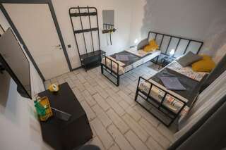 Хостелы Хостел 128 Минск Семейный номер с террасой-3