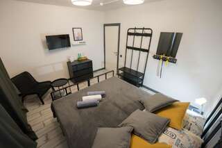 Хостелы Хостел 128 Минск Семейный номер с террасой-10