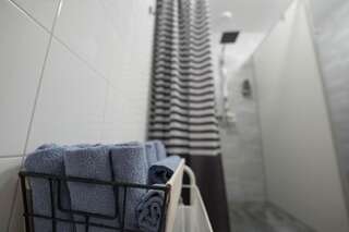 Хостелы Хостел 128 Минск Семейный номер с террасой-21