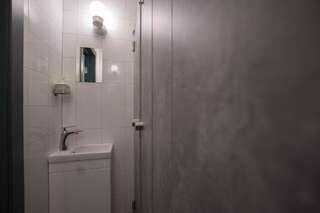 Хостелы Хостел 128 Минск Семейный номер с террасой-30